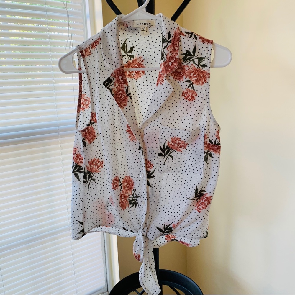 Sleeveless blouse